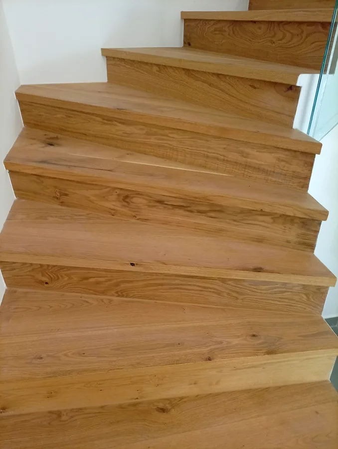 Massivholz-Treppe